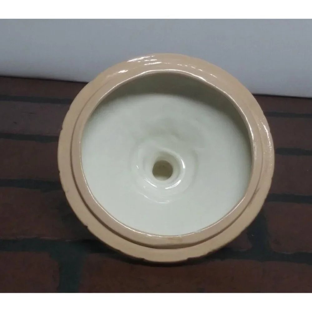 Vintage ceramic lid only 4&5/8